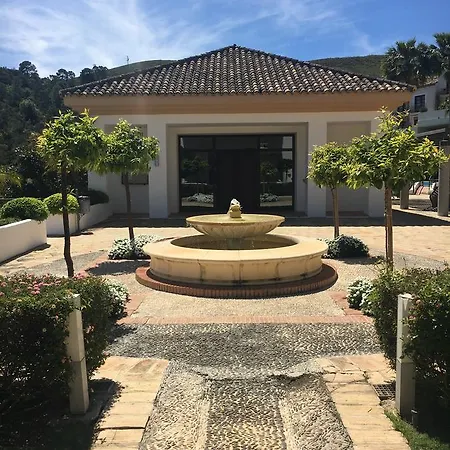 Luxury Apartment *